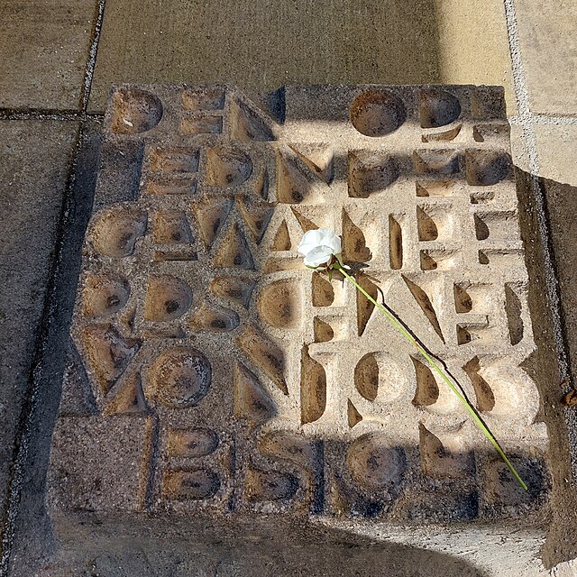 Photo of a memorial stone for victims of the tyranny in the years from 1933 until 1945